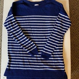 🌺 3 for $10 Blue and White Sweater